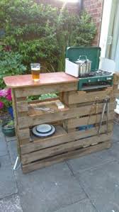 Pallet Bbq Bar And Prep Station See This And More Great Outdoor Pallet Project Ideas Diypalletideas Outdoor Pallet Projects Pallet Bar Diy Pallet Outdoor