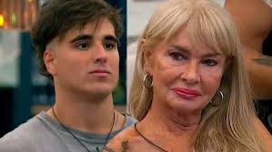 Isabel le pegó a Mauro en vivo por acusarla de estafa