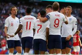 Hrvatska nogometna reprezentacija) هو ممثل كرواتيا الرسمي في رياضة كرة القدم، تأسس الاتحاد الكرواتي لكرة القدم في العام 1912، وانضم إلى الفيفا في العام 1992. Ù‚Ø±Ø§Ø± ØºØ±ÙŠØ¨ Ù„Ù…Ø¯Ø±Ø¨ Ø§Ù†Ø¬Ù„ØªØ±Ø§ Ù‚Ø¨Ù„ Ù…ÙˆØ§Ø¬Ù‡Ø© ÙƒØ±ÙˆØ§ØªÙŠØ§ Ù…Ù„Ø§Ø¹Ø¨