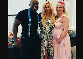 Wwe 'monday night raw' results: Apollo Crews Wwe Superstar Wife Finishing Move Chest Weight