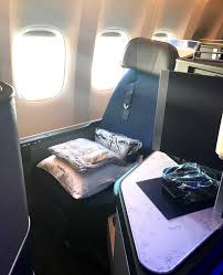 The new flatbed business/first seats on united's 757's are awful. Flight Reviews United Airlines 777 Polaris Business Class San Francisco To Tokyo Pointswise
