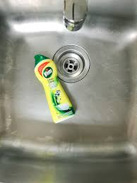 Test the cleaning agent in a small area of the sink to make sure it does not leave a mark or damage the porcelain. Vim Cream Cleaner In Lemon Scent Reviews In Household Cleaning Products Familyrated Page 85
