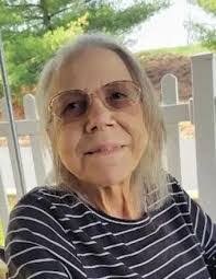 Eloise Golden's Instagram, Twitter & Facebook