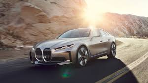The bmw flexible fast charger for home use, the charging cable (mode 3) for public charging, and the bmw charging card for access to the public charging network are included with purchase. Bmw I4 Schafft 600 Kilometer Eine Gefahr Fur Tesla Computer Bild