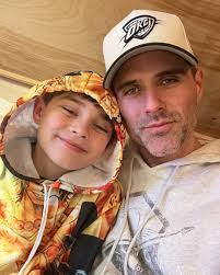 Ronny Hunt's Instagram, Twitter & Facebook