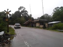 Kedai runcit biasanya menjual makanan mentah kering seperti beras dan tepung, serta pelbagai. Gate Mapio Net