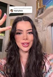 Ariel Holder's Instagram, Twitter & Facebook