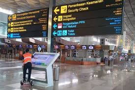 Ada lebih dari 13 bandara di indonesia yang dikelola oleh angkasa pura i. 65 Ribu Penumpang Padati Bandara Soetta Tetap Patuhi Protokol Kesehatan Selama Libur Panjang Ringtimes Bali