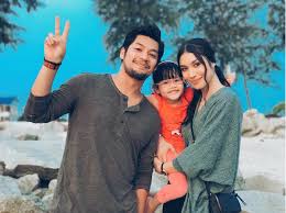 10 lelaki gosip cinta uqasha senrose sebelum dilamar kamal adli di anugerah meletop 2020. Kamal Adli Enggan Komen Hubungan Dengan Emma Maembong Yang Dikatakan Retak Sensasi Selebriti