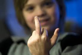 Läkaren missade hans brutna finger