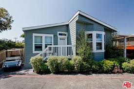 Live In Luxury In These Double Wide Mobile Homes Life At Home Trulia Blog Beach Houses For Sale Malibu Beach House Sale House