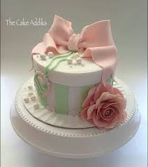 Pin By Johanna Schottl On Cakes Gift Box Cakes Bow Cakes Sweet Cakes