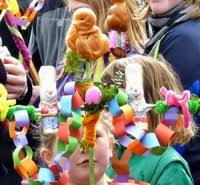 Dat jezus op goede vrijdag voor de zonden van de mens is. Pasen De Betekenis En De Gebruiken Kunst En Cultuur Feestdagen