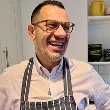 Sami Tamimi: Palestinian chef raises money for war victims