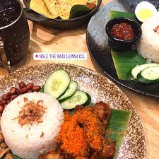 Haiwan seperti anjing dan kucing sememangnya dikenali sebagai haiwan yang rapat dengan manusia. The Nasi Lemak Co Malay Restaurant In Shah Alam