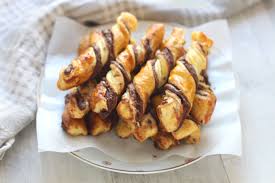 Knusprige Nutellastangen Aus Blatterteig Nutella Nutella Recette Pate Feuilletee Nutella