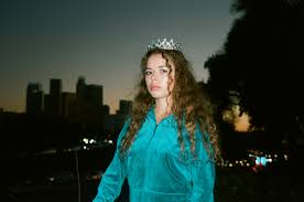 Nilüfer tv'ye eklenmiş en son videoyu izleyebilir ve diğer videolara kolayca erişebilirsiniz. If You Haven T Met Nilufer Yanya Yet It S Time You Do