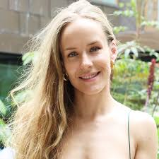 Anya Taylor-Joy is a rebel bride in rule-breaking wedding dress as she  marries Malcolm McRae in Italy