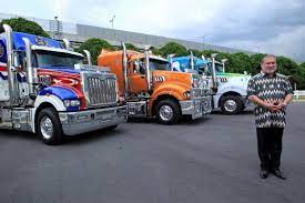 As for sultan of johor himself, he directly ordered an expensive custom made truck (solely for towing other toys) from mack truck australia. Get Up Close And Personal With Johor Sultan S Optimus Prime Truck Coconuts Kl