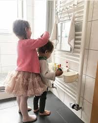 Kinderwaschbecken für die badewanne sind oftmals aus kunststoff, wodurch sie sehr stabil und bruchsicher sind. Montessori Badezimmer Fur Kinder Ikea Hacks Limmaland Blog