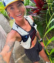🏃‍♀️ Let's go! 8th @hurthawaii 100miler incoming Thanks @adamkholz for  being crew & coach & best partner ever. Thanks to @wookiekim and Brock for  upcoming pacing duties 🤙 🌺 thanks to HURT