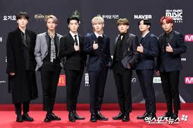 Ada bts, twice, seventeen, nct, dan lainnya. Stars Shine On The Red Carpet At 2020 Mnet Asian Music Awards Soompi