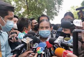 ลุงพล น้ำตาคลอ เปิดใจหลังได้ประกันตัวสู้คดี พร้อมสู้ทุกอย่างตามกระบวนการ ฝากข้อความถึง น้องชมพู่ แฟนคลับหอบดอกไม้ ให้กำลังใจ Lwk8fff3pnf Gm