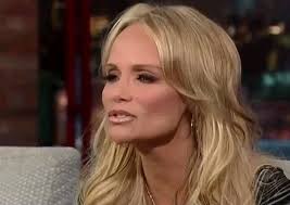 Beware those eyelash extensions