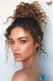 Bethanne Petronille Adli Kullanicinin Naturally Curly Hair Panosundaki Pin Dogal Bukleli Sac Kivircik Sac Modelleri Kolay Sac Modelleri