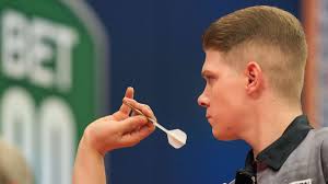 Krzysztof ratajski (15) v ryan joyce v karel sedlacek. So Bereitet Sich Nico Kurz Aus Nidderau Auf Sein Wm Debut Vor Lokalsport