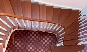 Wenn die treppenstufen mit teppich verkleidet werden sollen, eignen sich betontreppen am besten als unterbau. Treppenlack Und Parkettlack Erneuern Das Haus