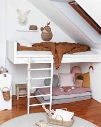 Bett Unter Dachschrage Im Kinder Jugendzimmer Tipps In 2020 Modernes Kinderzimmer Kinderzimmer Fur Mehrere Kinder Etagenbett Kinder