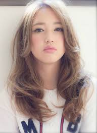 前髪なし でも小顔はつくれる 前髪長めロングヘアカタログ ロングヘア ロング パーマ 前髪なし パーマスタイル