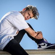 Brad mondo is an american stylist and fashion designer. Chris Daniels Tiktok Star Wiki Bio Age Height Weight Girlfriend Net Worth Career Facts Starsgab