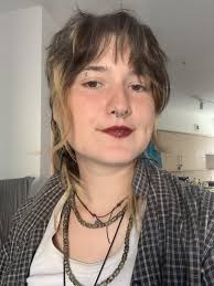 Je ressemble à quelqu'un ?! : r/Doppleganger