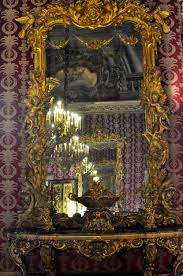 All'interno del palazzo vi sono il museo del palazzo reale con gli appartamenti reali, la cappella reale, il teatrino di corte, la biblioteca nazionale, tutti da. Palazzo Reale Napoli Arredamento Barocco Palazzi Napoli