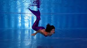 Mermaid Claudia Im Pool Mermaid Tirol Mermaidclaudia Meerjungfrau Schwimmbad Mermaid Photography Photography Mermaid