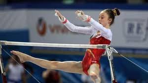Ze schrapt het nieuwe element dat ze twee weken geleden voor het e. Nina Derwael Wint Goud Aan Damesbrug Op Wereldbeker Gymnastiek Tv Limburg