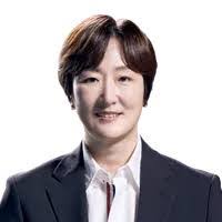 Yoonhee Jang's Instagram, Twitter & Facebook