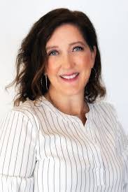 Elizabeth Ayers's Instagram, Twitter & Facebook