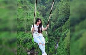 Menawarkan wisata resort yakni salah satu kebangaan wisata di malang, batu dan sekitarnya adalah wisata alam yang sangat ada spot batu flower garden, rumah hobbit, sky bike, paragliding, hammock dan spot foto lain dan tak. Via Vallen Wisata Di Batu Flower Garden Bikin Was Was Warganet Malangtimes
