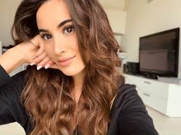 Hi :) https://instagram.com/benedettacaretta?igshid=1m433u3bp30xy