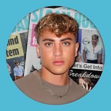 Gena Norton's Instagram, Twitter & Facebook