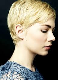 She had side parting at one side and left the hairs on the other side. Emily Browning Hello Scarlett Blog