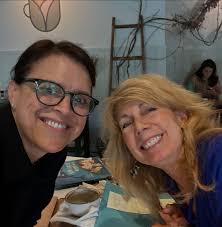 Welcome to a VERY busy day in my life! ☀️ I started off the morning with a  run & wore my “Love Heals” ballcap for a morning Zoom with one of my