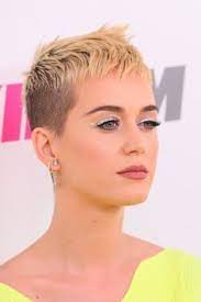 Katy Perry Pixie Google Search Coupe Cheveux Tres Court Coupe De Cheveux Courte Cheveux Courts