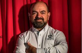 El mundo del entretenimiento se viste nuevamente de luto al perder una importante estrella, el recordado protagonista de cusumbo. B4vwcdzxp Vl M
