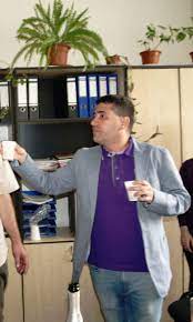 El sector primario está formado las actividades económicas relacionadas con la transformación de los recursos naturales en productos primarios no elaborados. DezmÄƒÈ› La PrimÄƒria Sectorului 3 Directorii Lui NegoiÈ›Äƒ Chefuri Pe Mese Cu Whisky È™i È™ampanie