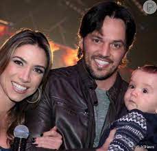 O filho mais velho do casal, pedro, de cinco anos. Casamento De Patricia Abravanel E Fabio Faria Sera Na Casa De Silvio Santos Purepeople
