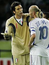 Буффон джанлуиджи (gianluigi buffon) футбол вратарь италия 28.01.1978. The League Magazine On Twitter 2006 Gianluigi Buffon Consoles Zinedine Zidane Http T Co Fnbccszaky
